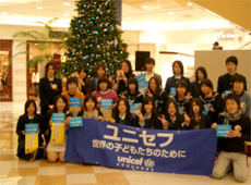 ２００８年１２月のハンド・インハンド・募金の様子