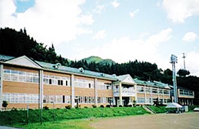 吉浜中学校の外観