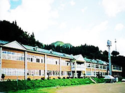 吉浜中学校の外観