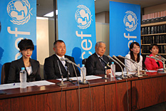 緊急アピールの発表会見　©日本ユニセフ協会
