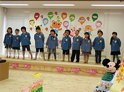吉里吉里保育園卒園式の様子