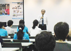 講演する竹本兵庫県ユニセフ協会会長