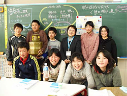 軽米町立笹渡小学校の皆さんと記念撮影