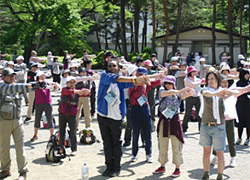 みんなで出発前のストレッチ体操