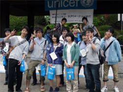 盛岡大学のみなさんは完歩しピース