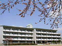 上田小学校の外観