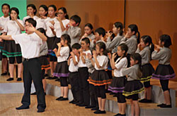 元気に演奏する子どもたち