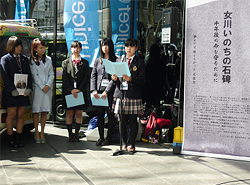 「女川いのちの石碑」づくりを報告する皆さん