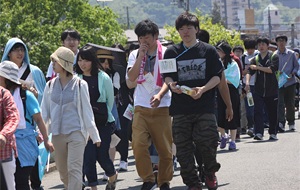 友達と一緒に参加した中・高校生